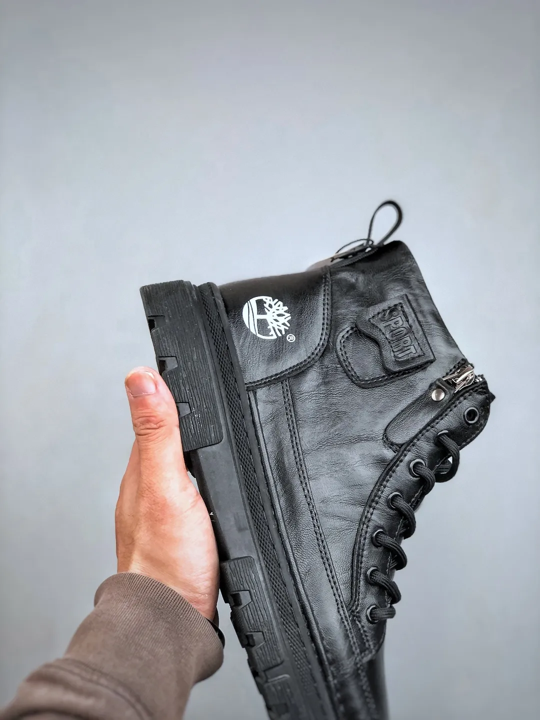 Local self-pickup💰520 Support store/Timberland Timberland classic 25ss new high-top, classic re-creation, new upgrade, Guangdong factory quality, original box and original packaging. The fabric is made of Italian top frosted cowhide, with anti-odor and anti-corrosion genuine leather latex insoles, giving you a perfect wearing experience. High-quality, durable and a must-have for sportsmen. Specially designed to treat handsome men. High-quality, first-class foot feel. Exclusive supply. Official item number: TB23066 Size: 39-44